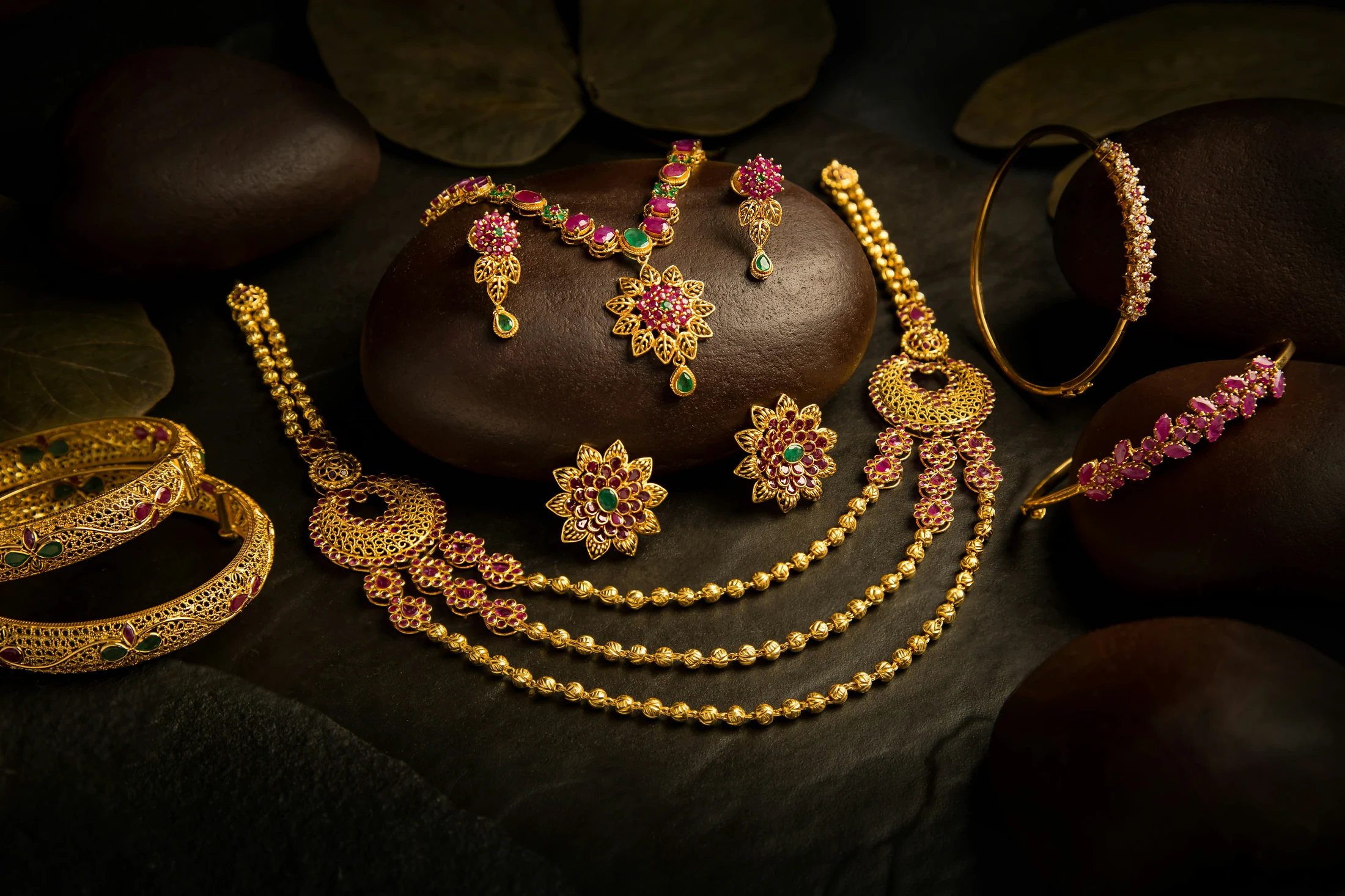 Necklaces and bridal jewellery