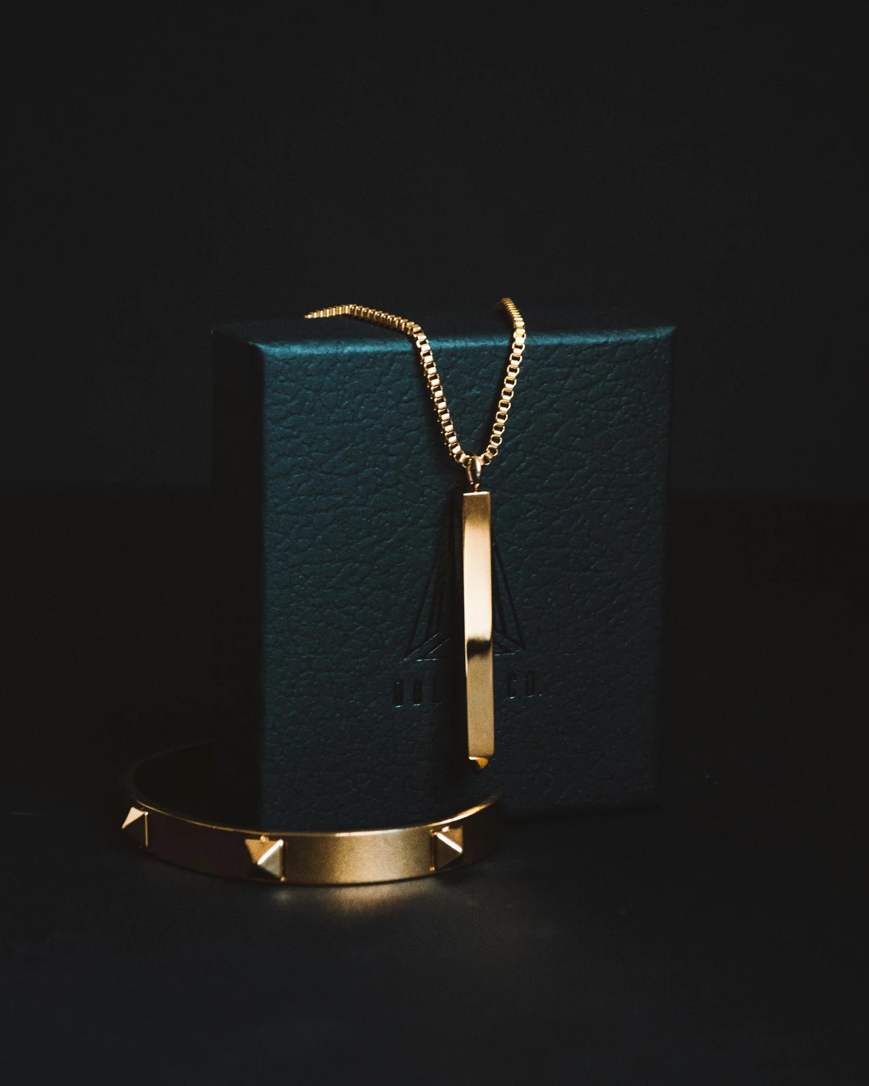 Gold pendant jewellery